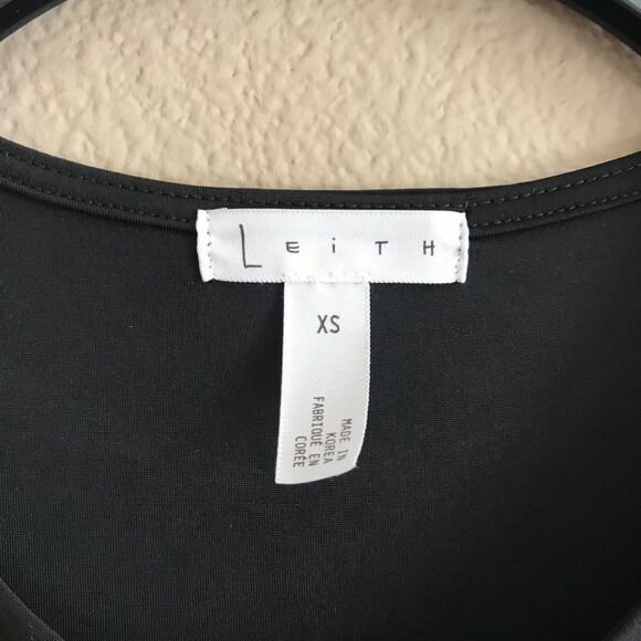 Leith Draped Sleeveless Top - Picture 4 of 5